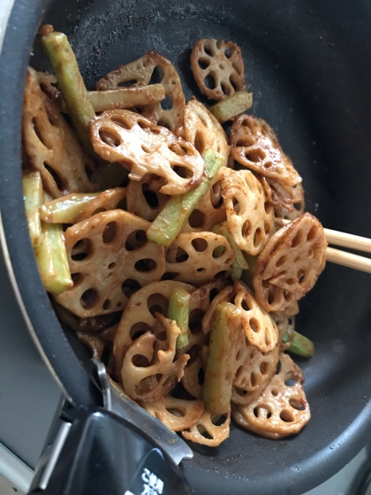 赤味噌しかなくてちょっとお味噌の分量減らして作りました！ブロッコリーは茎を活用✧︎*。
香り最高～！簡単でした！！