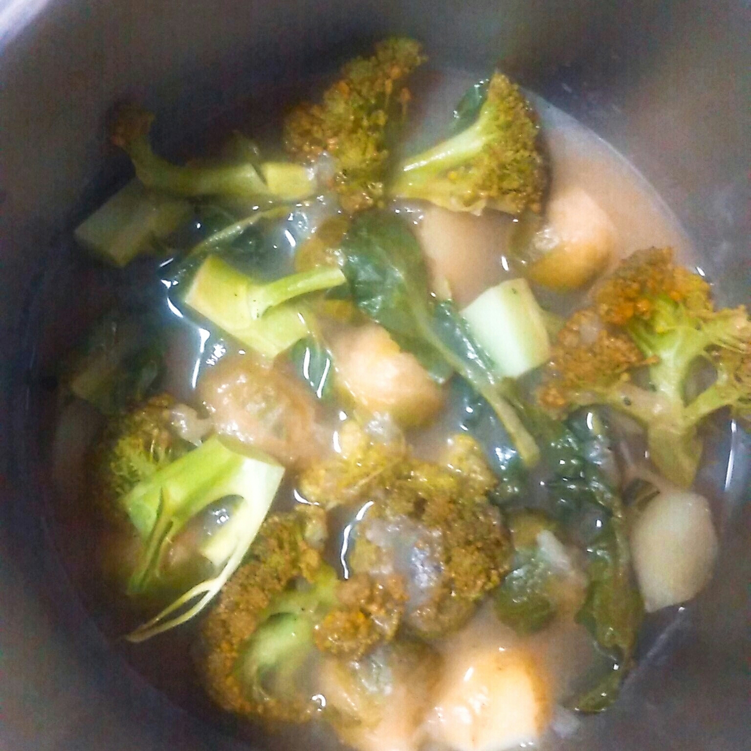 ブロッコリーと芽キャベツジャガイモのコンソメ煮