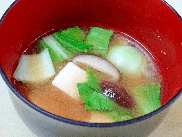 朝食に☆　「豆腐と青梗菜・椎茸の味噌汁」