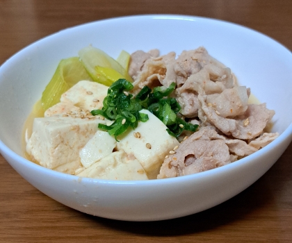 煮るだけ10分♡ゴマが効いてる♡豚キムチ肉豆腐