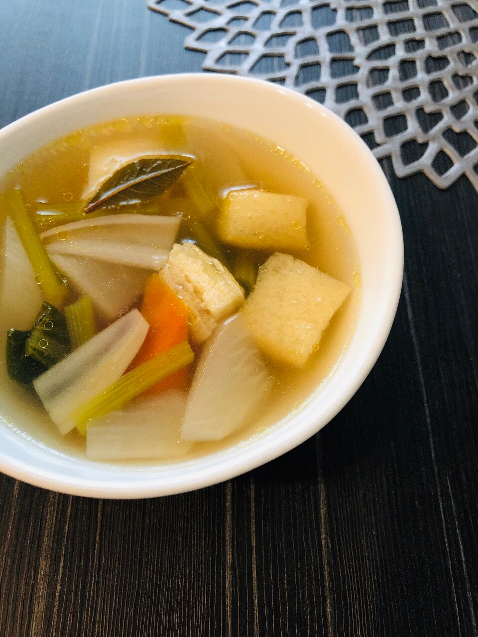 根菜と油揚げの洋風ジンジャースープ
