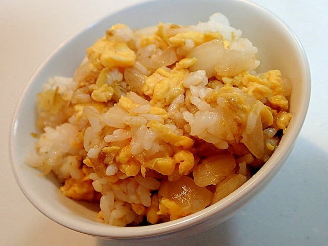 炒め玉ねぎと炒り卵と海苔の佃煮の生姜香る混ぜご飯