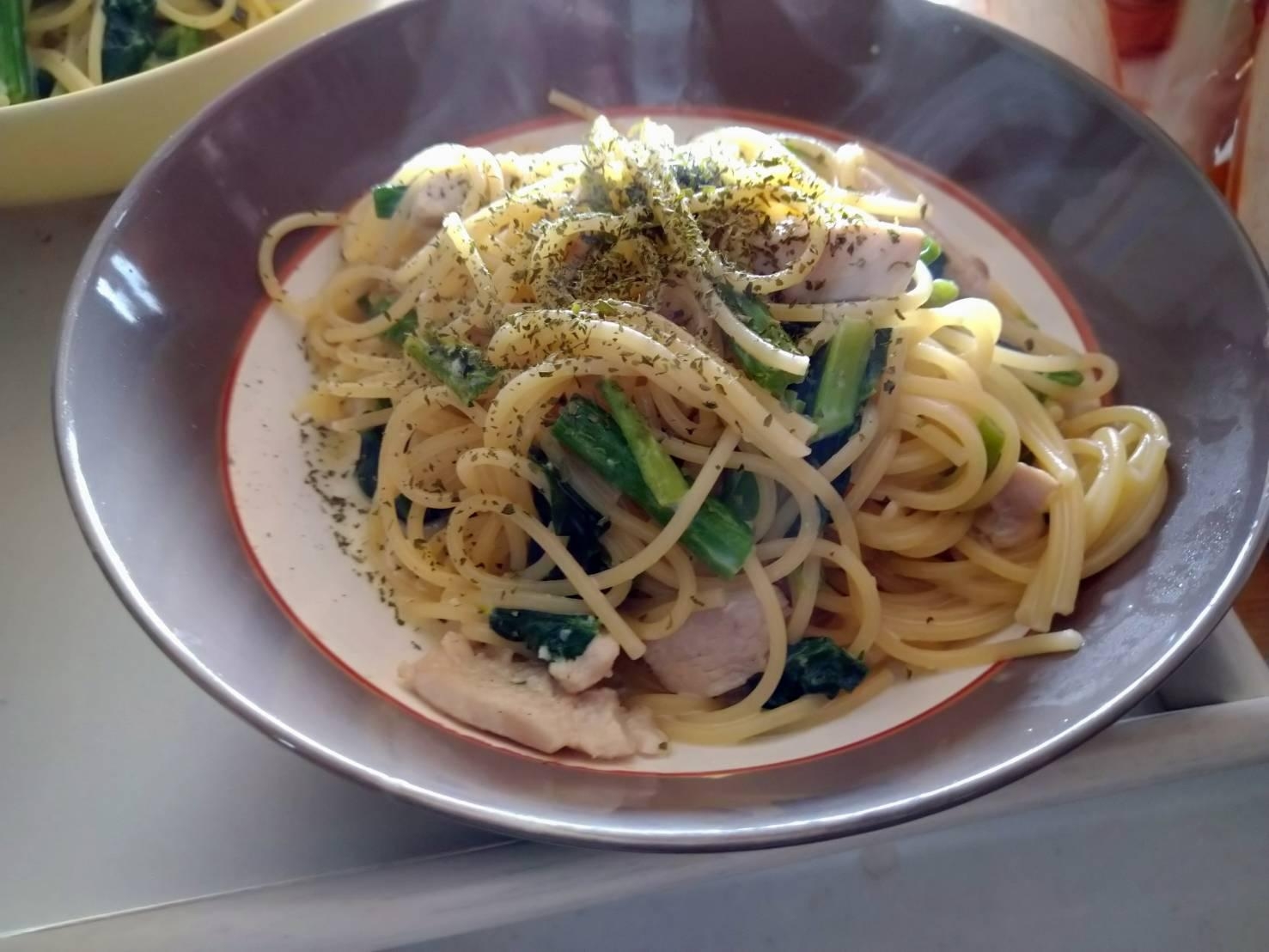 牛乳で作る鶏肉とほうれん草のクリームパスタ