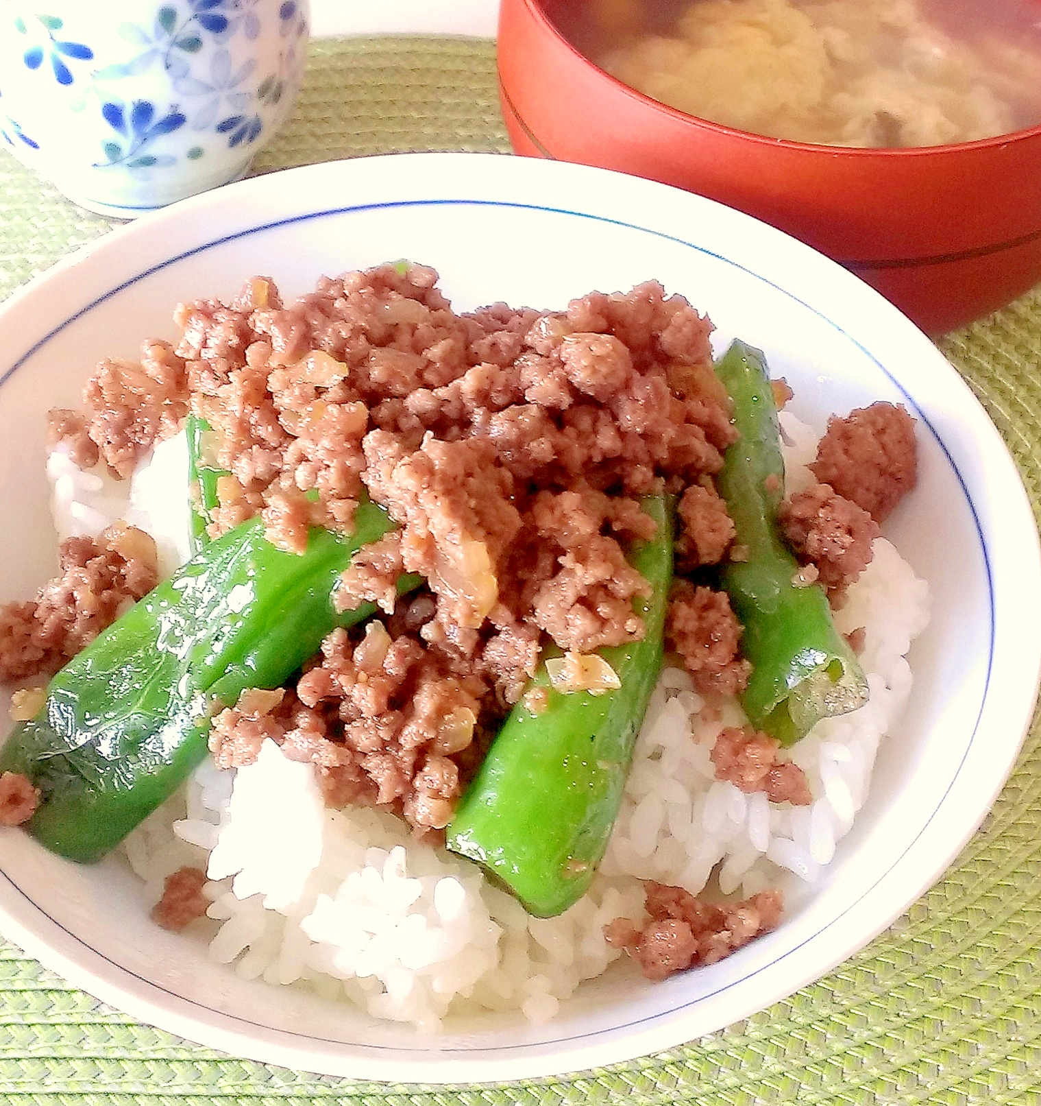 ししとうそぼろの丼