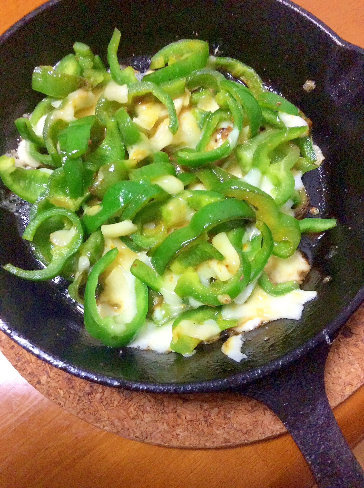 ピーマンカレー粉炒めチーズ焼き