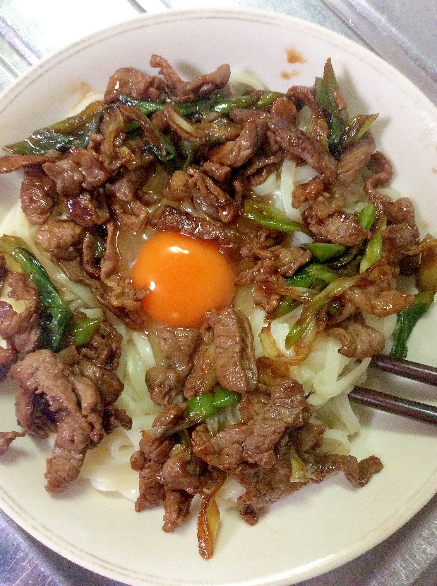 牛コマで甘辛♪すき焼き風釜玉うどん