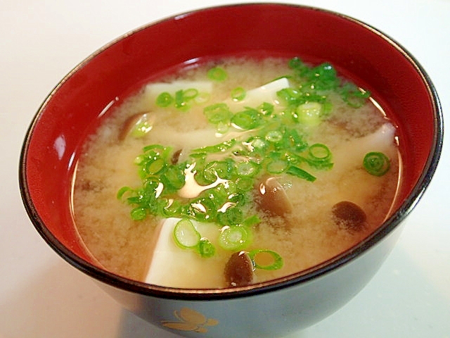 しめじと豆腐の貝だし味噌汁