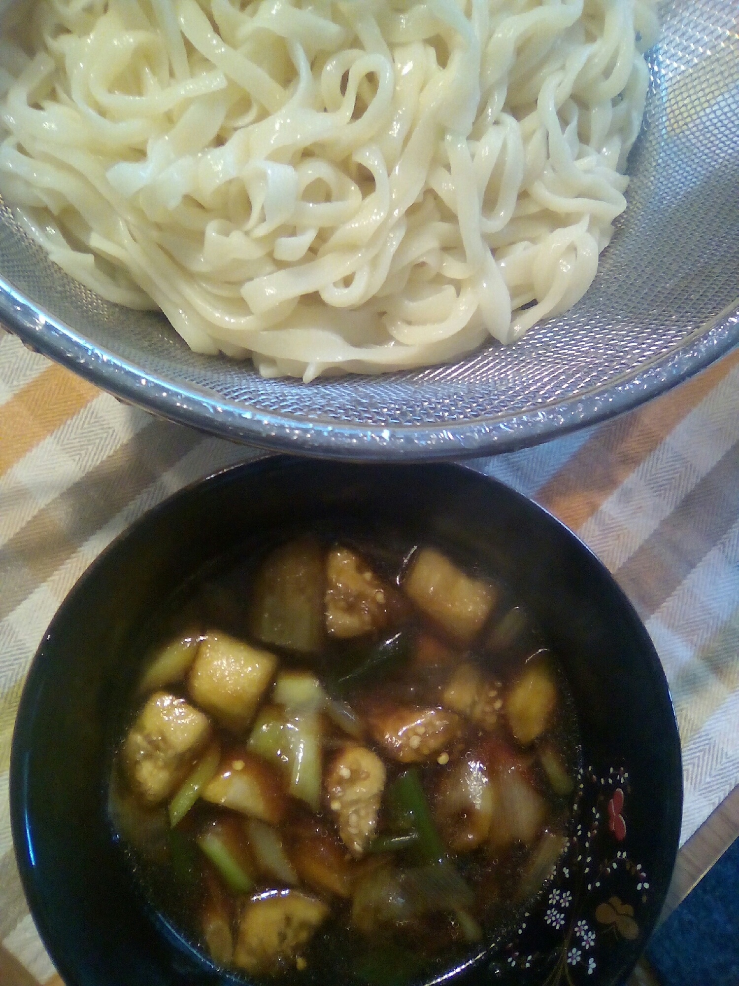 なすとネギのつけ汁うどん