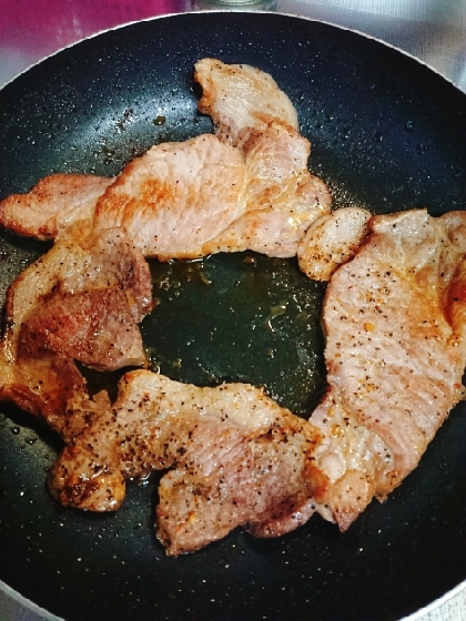 豚肉ロースでガーリックオニオン風味ステーキ