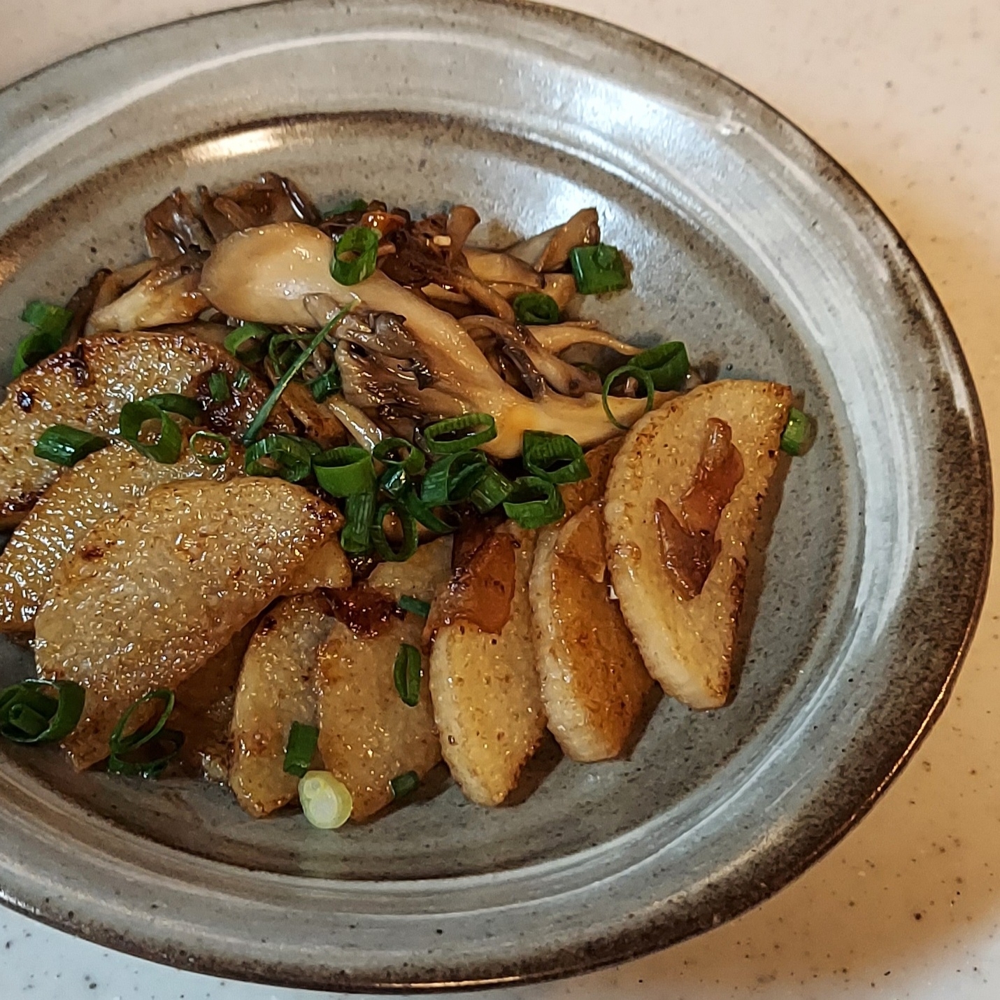 山芋と舞茸のバター醤油炒め