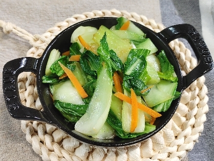 青梗菜と人参のごま油炒め