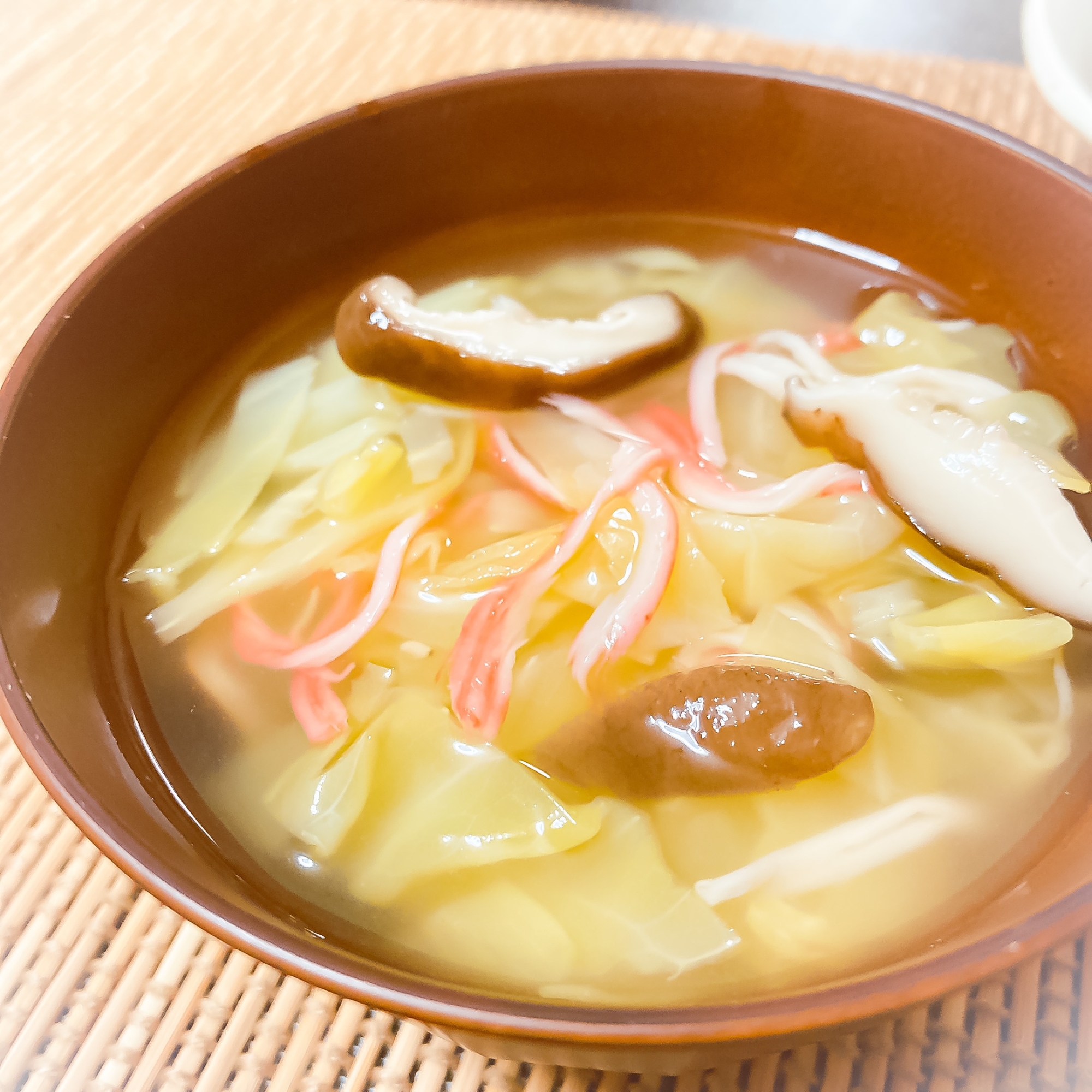 キャベツとカニカマの中華スープ