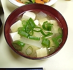 絹ごし豆腐と大根とねぎのお味噌汁(^○^)