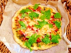 簡単おから生地☆トマトの紫蘇ソースピザ