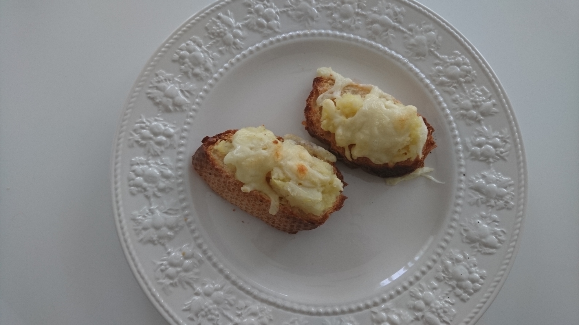 フランスパンでポテサラトースト☆