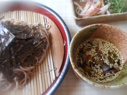 小太郎さん、
こんにちは～♪
海苔は蕎麦にたっぷりかけて、
茗荷と胡麻風味で
美味しくツルツル食べました♪
ご馳走さまでした(*^_^*)