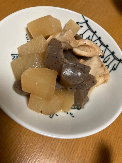 大根と厚揚げこんにゃく竹輪の煮物