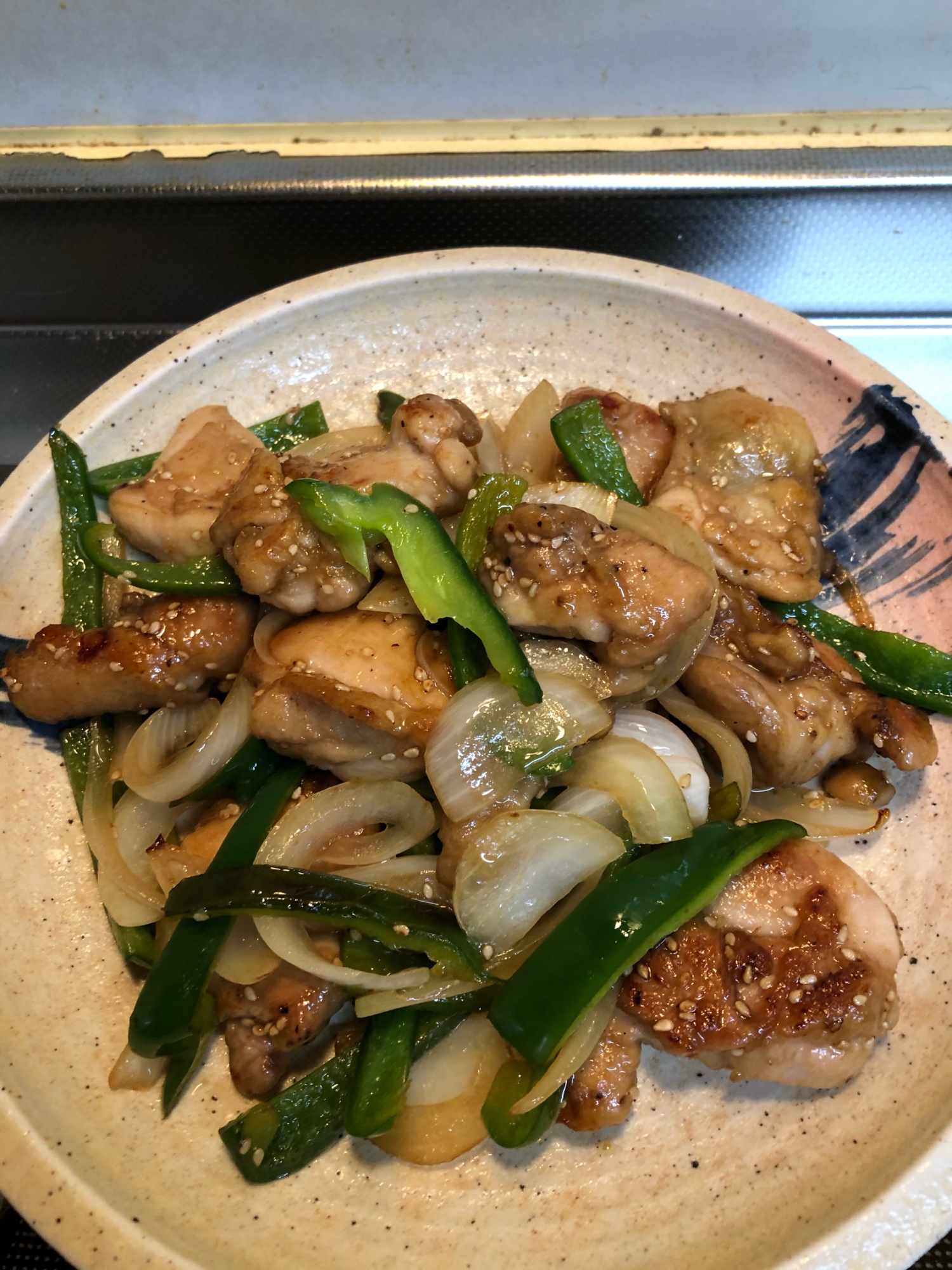 ごま油香る♪鶏肉とピーマンの鶏ガラ炒め^_^