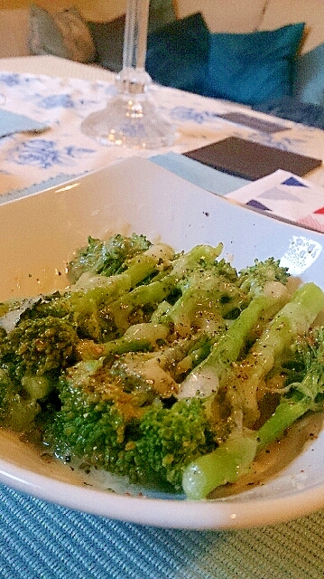 ルクエでブロッコリーのブイヨン&にんにくチーズ蒸し