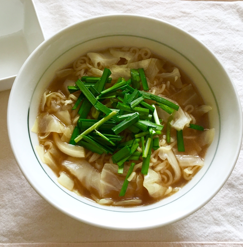 袋麺アレンジ♪キャベツとニラ醤油ラーメン♡