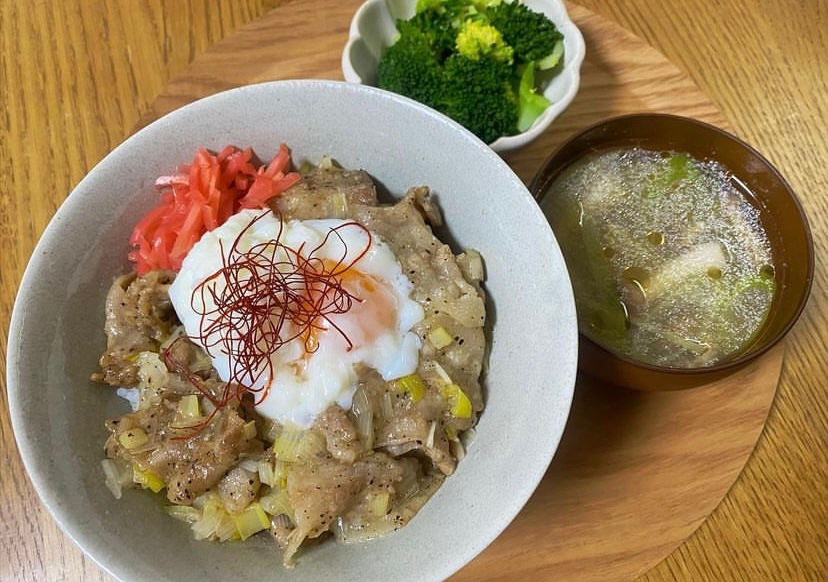 白ご飯と相性抜群♪ネギ塩豚どんぶり