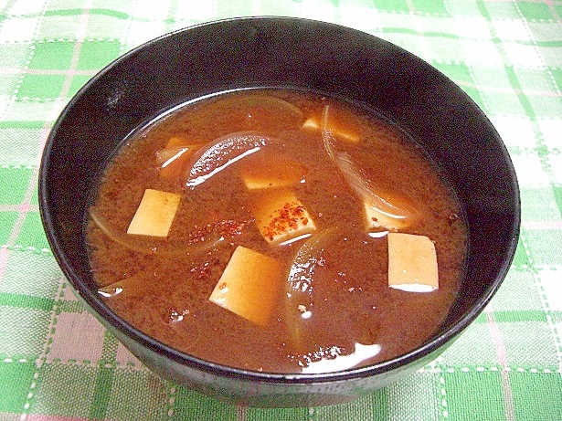 豆腐と玉ねぎのお味噌汁(赤だし)