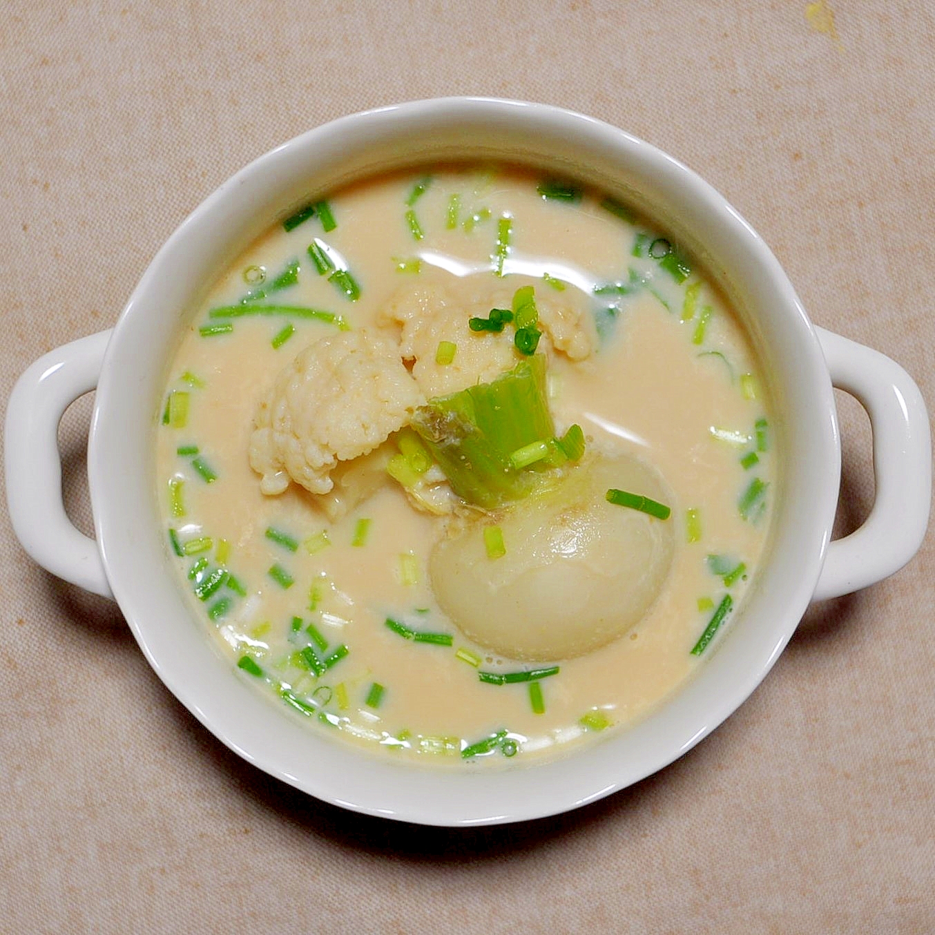 かぶとカリフラワーの豆乳味噌スープ