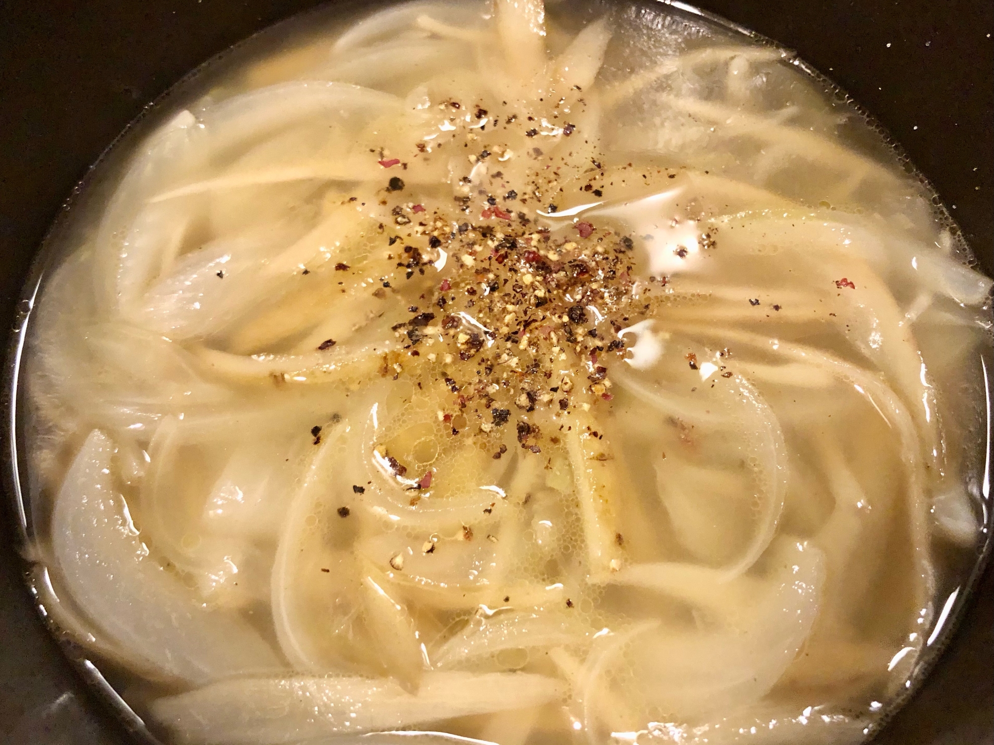 簡単副菜♫ゴボウと玉ねぎの甘旨コンソメスープ