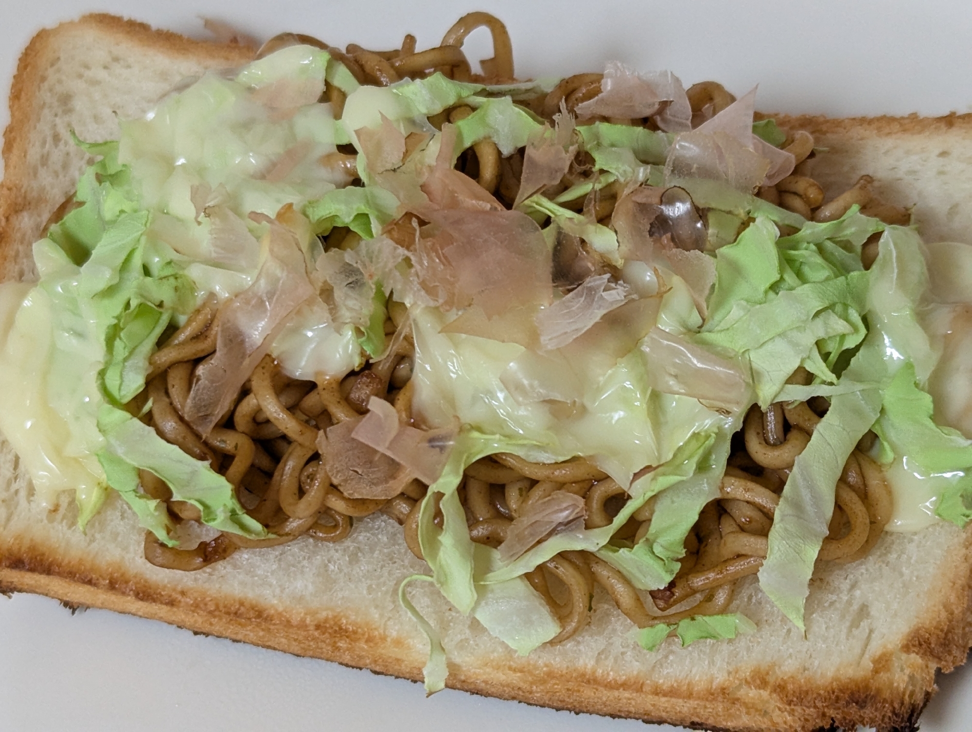 焼きそばチーズがけトースト