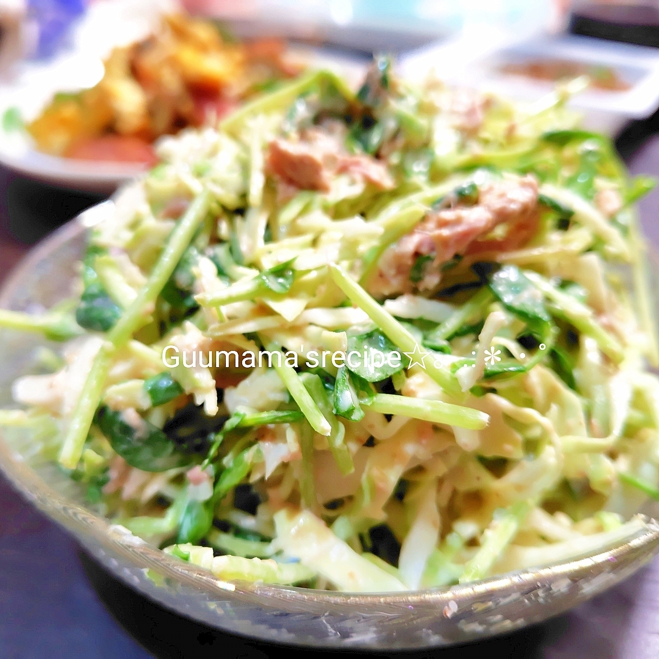 シャキシャキ♡キャベツと豆苗のツナごまマヨサラダ