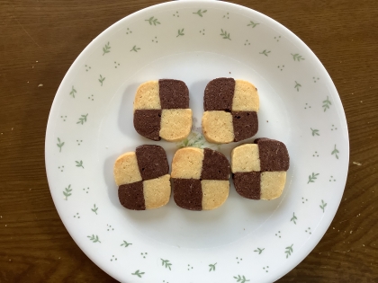 お早うございます♪市松模様だけですが、ココア味とプレーン味両方味わえてとても美味しかったです！ご馳走様でした。