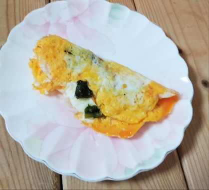 小松菜のオムレツ、半分に畳んでますが、彩りキレイでとてもおいしかったです♥お弁当には冷凍する方法もアリなんですね☘️海で花火なんて、憧れるシチュエーションです♡