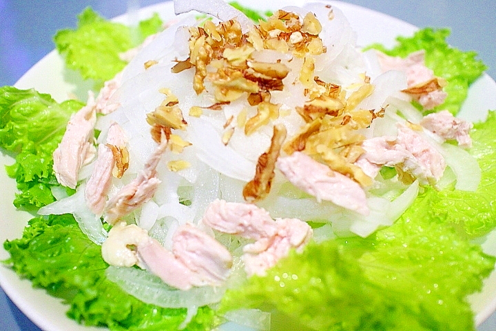 ビタミンEも美味しくチャージ!クルミ入り玉葱サラダ