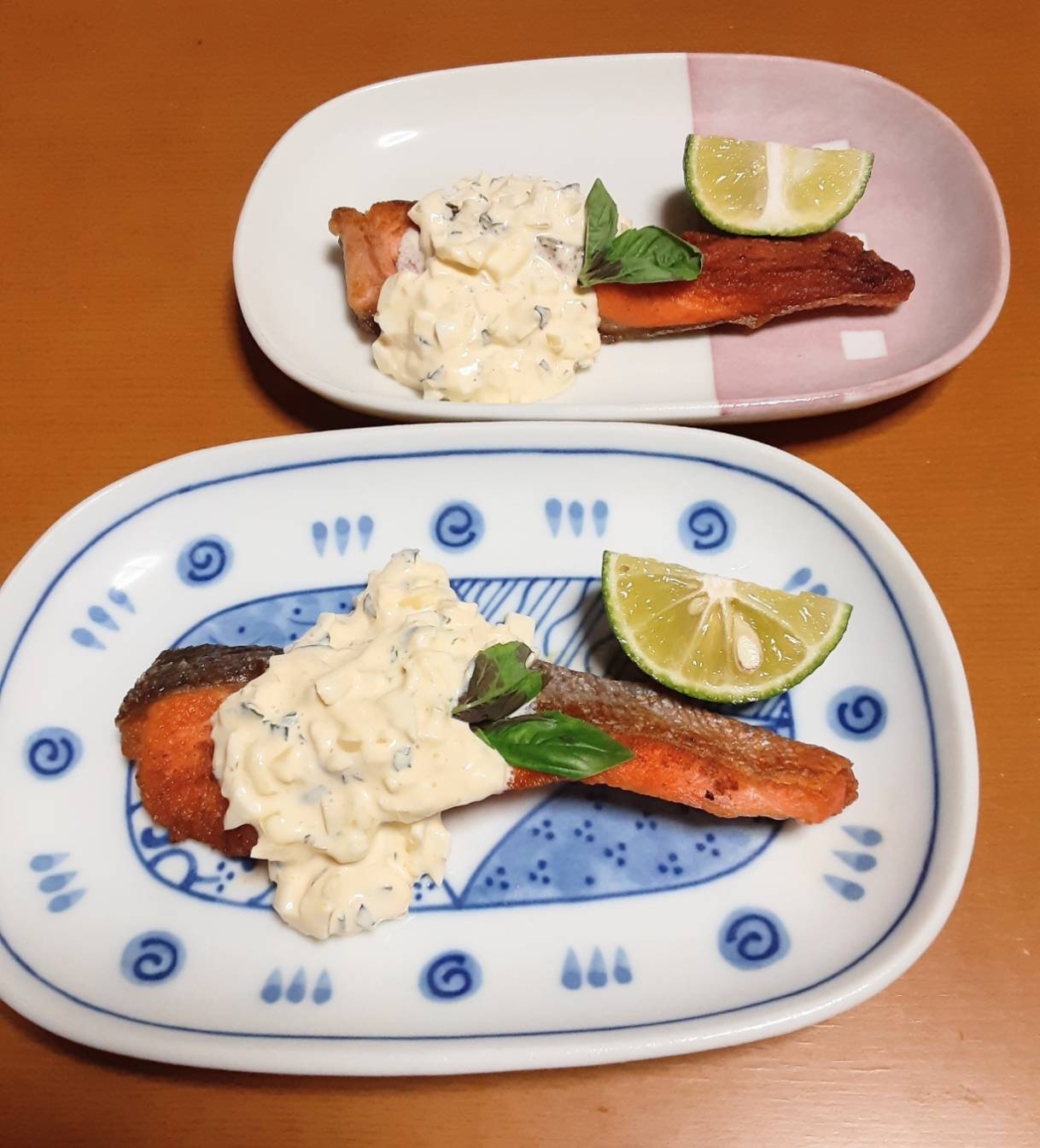 サーモンソテーのバジルタルタルソース添え