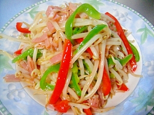 シャキシャキ★もやしとピーマンパプリカの炒め物