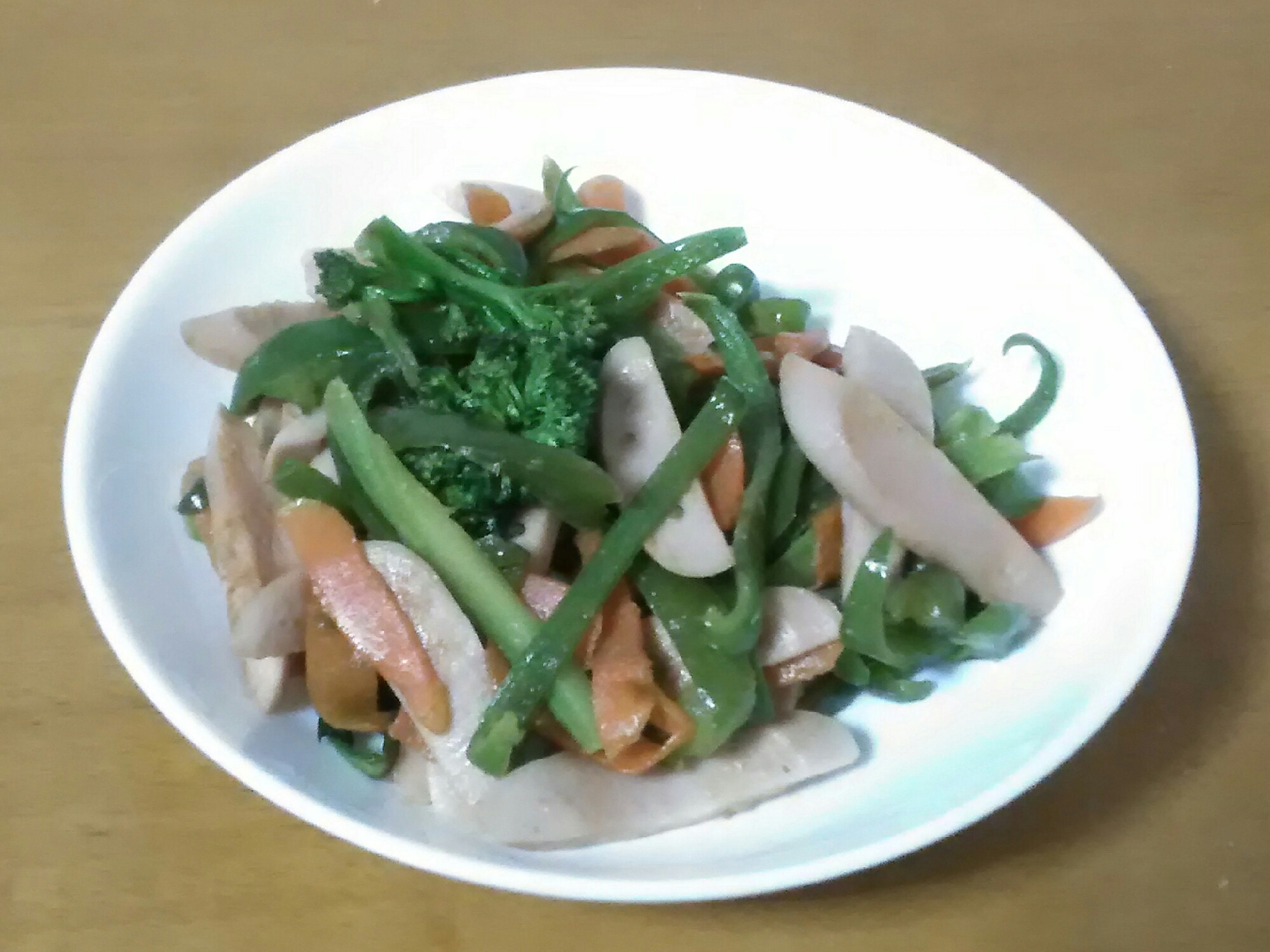 魚肉ソーセージとブロッコリーの野菜炒め