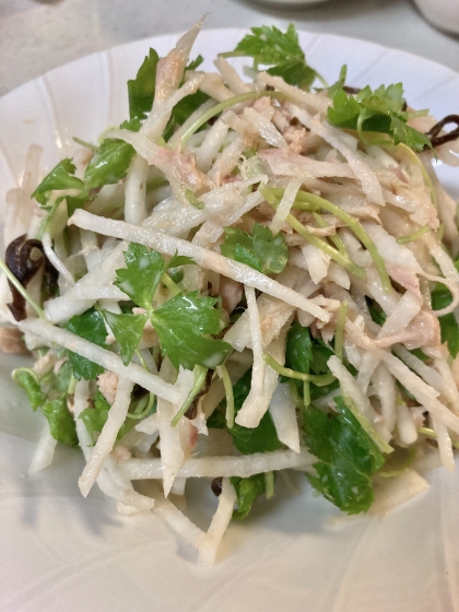 相性抜群♡いい香り♡三つ葉と大根の塩昆布マヨサラダ