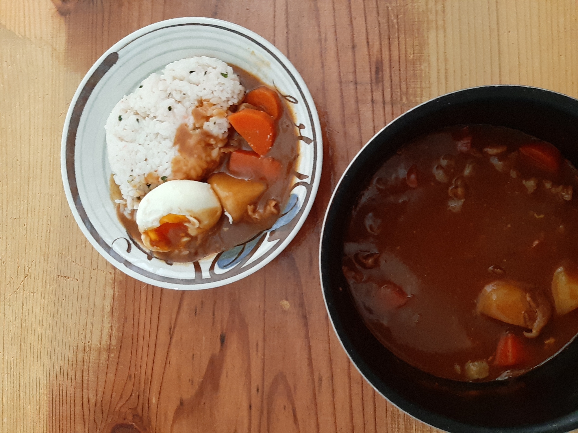 肉じゃがの残りとイカの塩辛で、こくうまカレー。