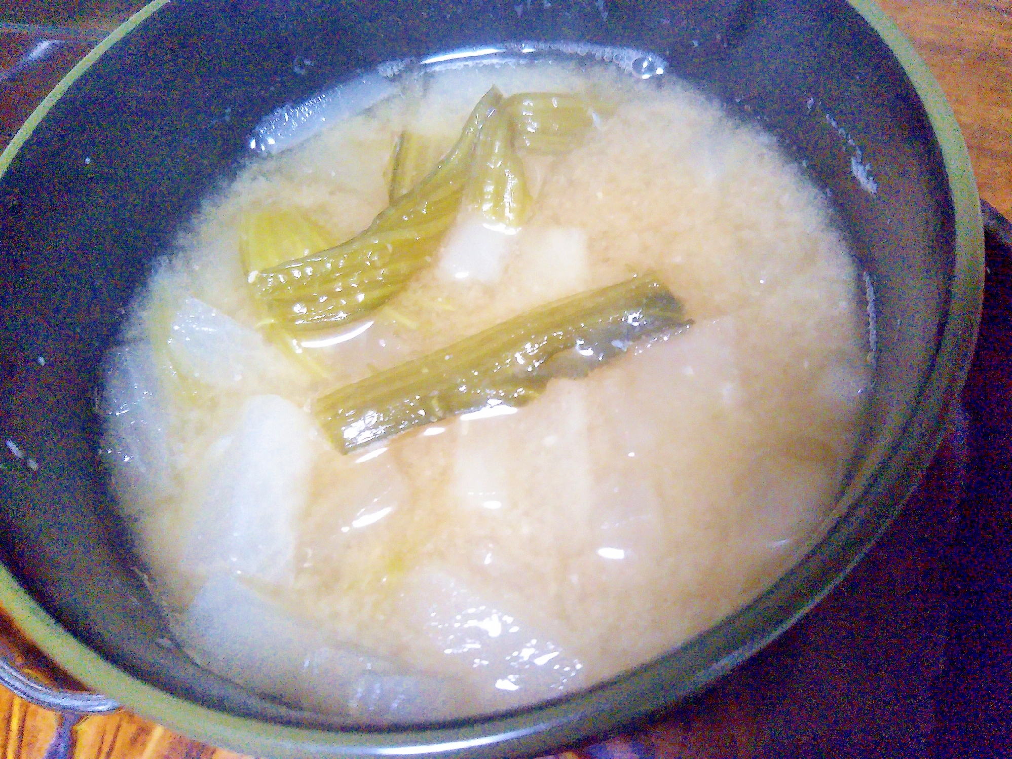 大根と小松菜の茎の味噌汁