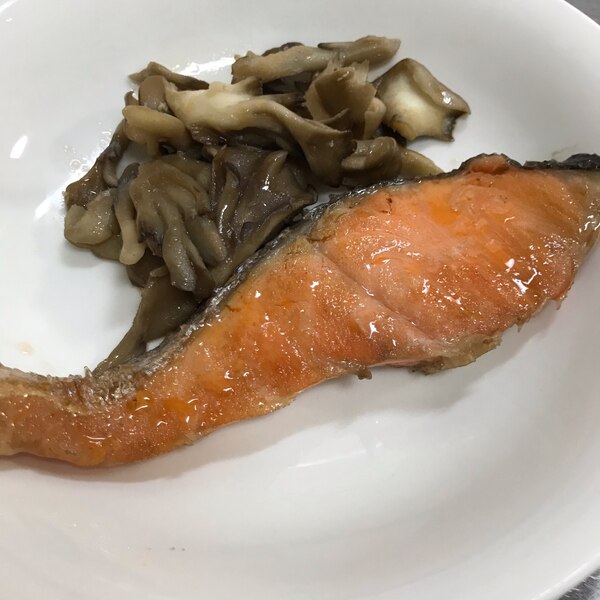 舞茸の旨味たっぷり 甘口焼き鮭 レシピ 作り方 By ぷにすけママ 楽天レシピ 舞茸の旨味たっぷり 甘口焼き鮭 レシピ 作り方 By ぷにすけママ 楽天レシピ