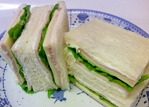 ハムと緑の野菜のダブルチーズサンド
