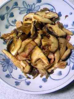 椎茸と舞茸のベーコン炒め