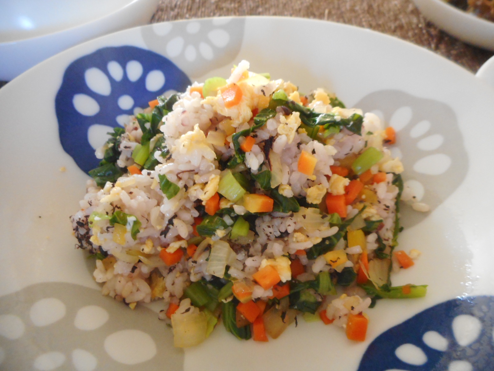 3色野菜と炒り卵のゆかり混ぜご飯