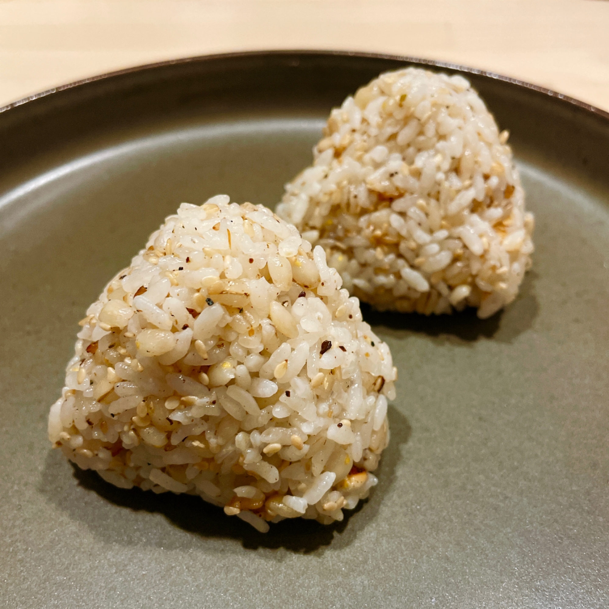 お鍋で炊こう！大麦×ごまで▷プチプチだしご飯