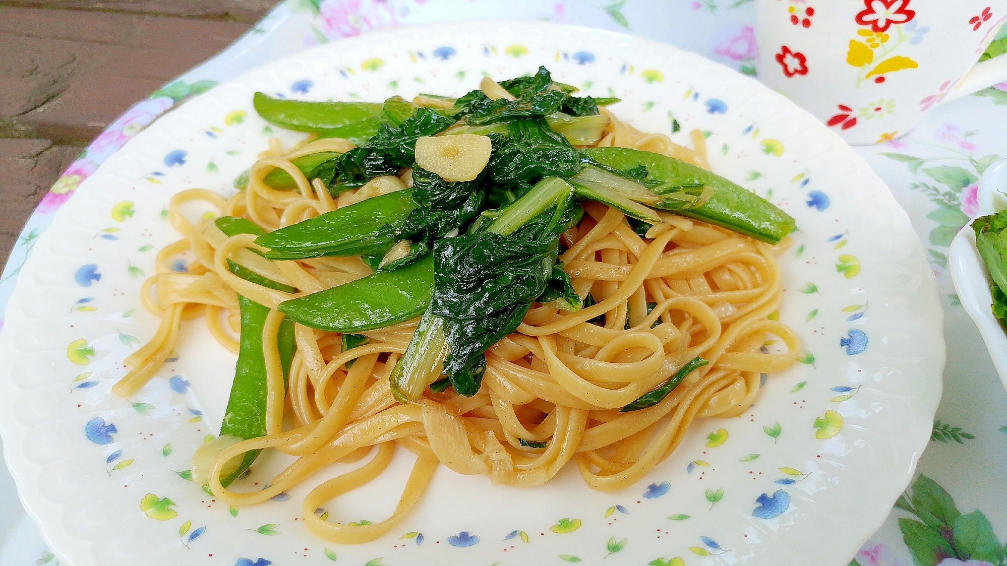 ふだん草とスナップえんどうのパスタ