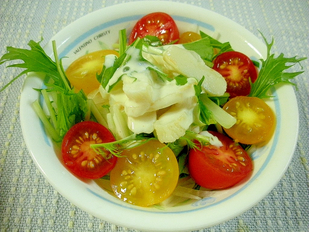 笹かまぼこと水菜の鶏がら塩糀ドレッシングサラダ