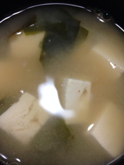 お豆腐とわかめの味噌汁