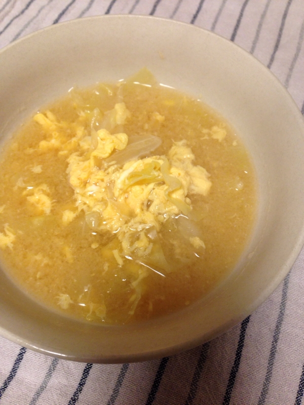 キャベツと卵の味噌スープ