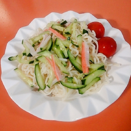 きゅうりとカニカマのラーメンサラダ