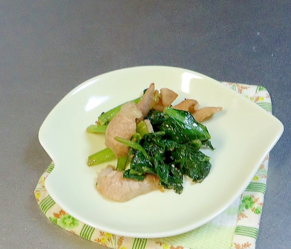 お弁当に味しっかり、小松菜と豚肉の味噌炒め